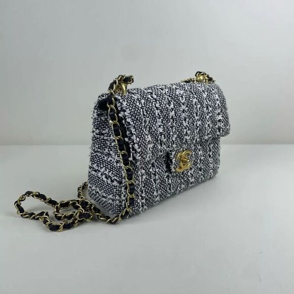 Chanel Women Pre-Loved Bag Very Good Condition - Picture 2 of 9